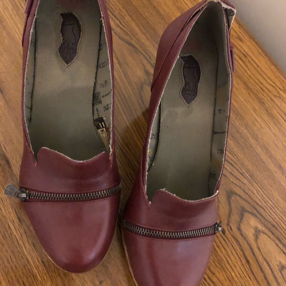 London Underground  size 11  worn once
